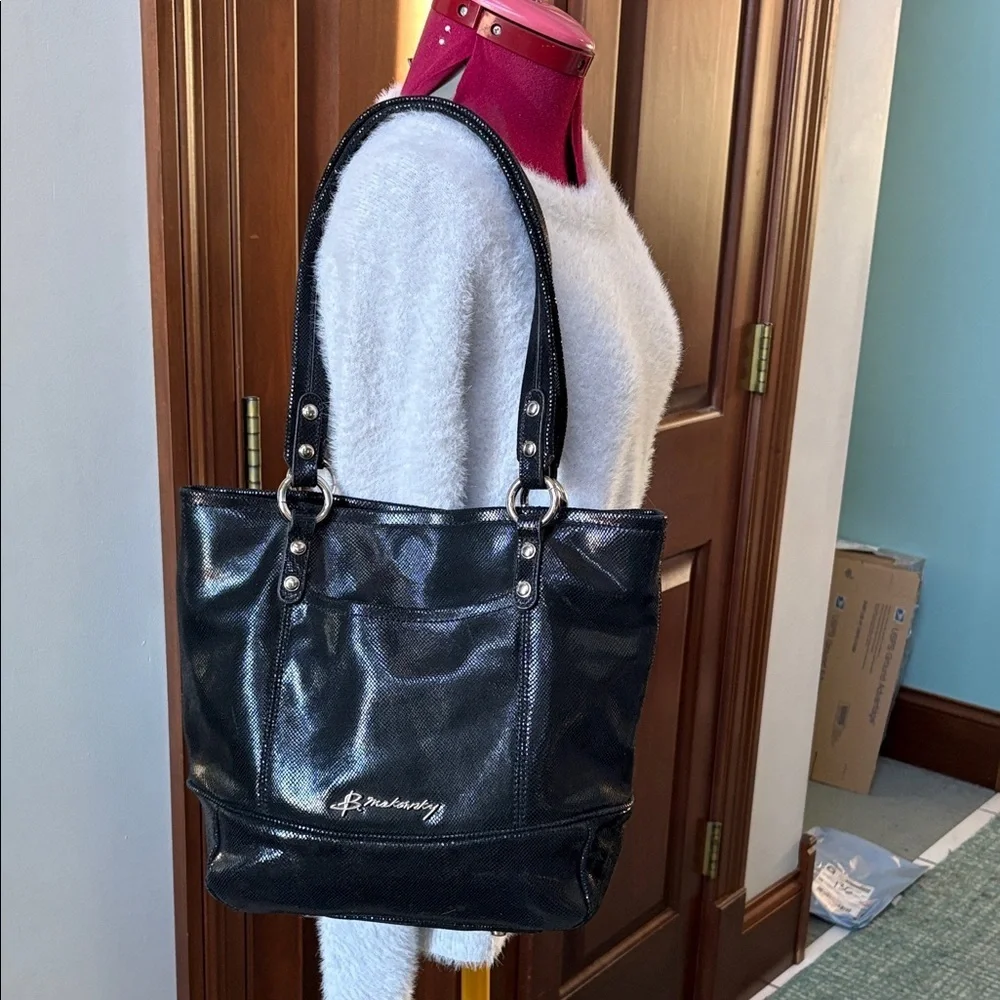 B. Makowsky  shoulder bag  soft brushed leather  black/Silvertone 2 outside pock
